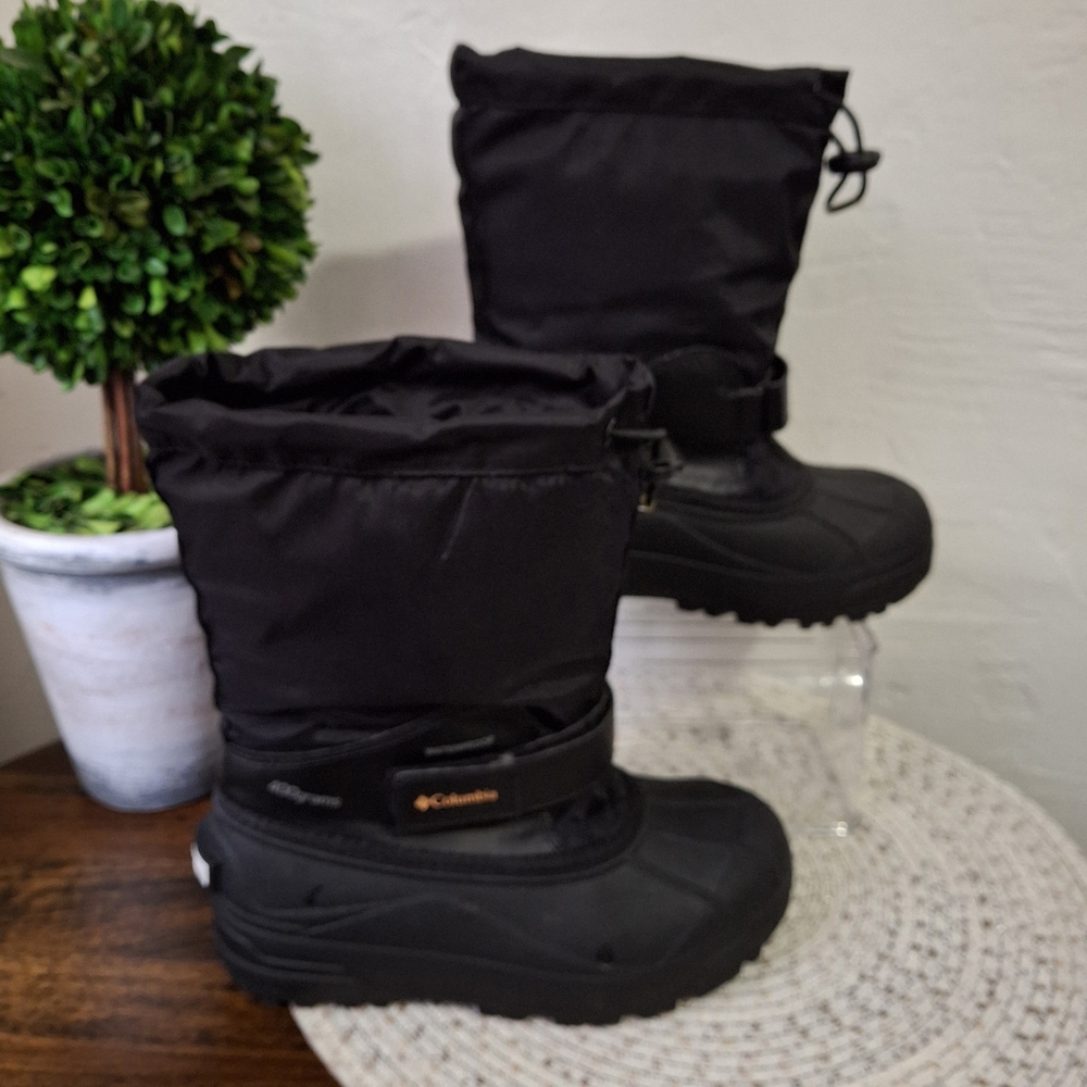 Kid's Columbia Black Winter Boots Size 3.
